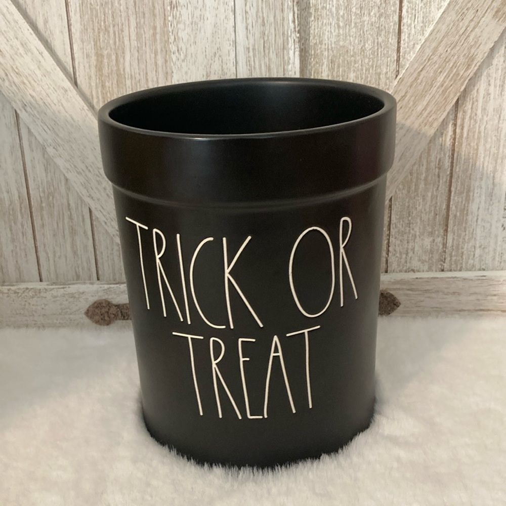 Rae Dunn Trick Or Treat Crock